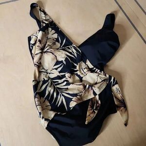 Shore shape one piece swimsuit black and tan floral women's size L/xl